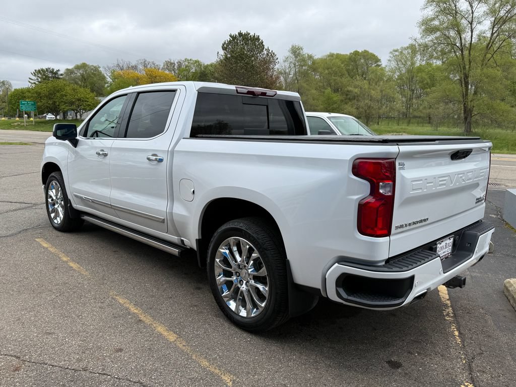 Certified 2023 Chevrolet Silverado 1500 High Country w/ Technology Package AWD/4WD image 3