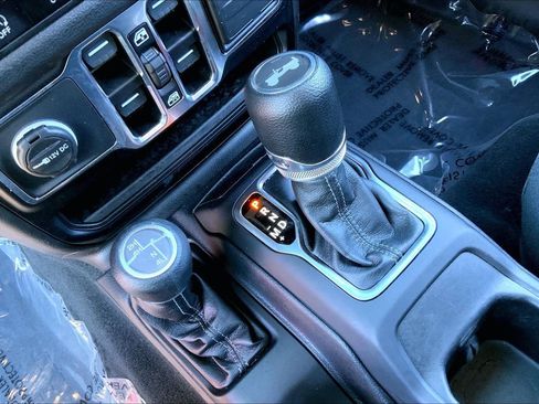 Certified 2024 Jeep Wrangler Unlimited Sport AWD/4WD image 16