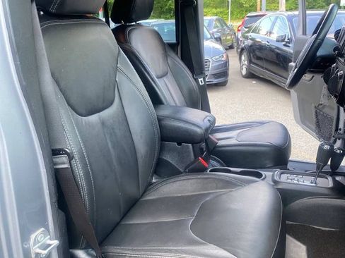Used 2018 Jeep Wrangler Unlimited Sahara AWD/4WD image 12