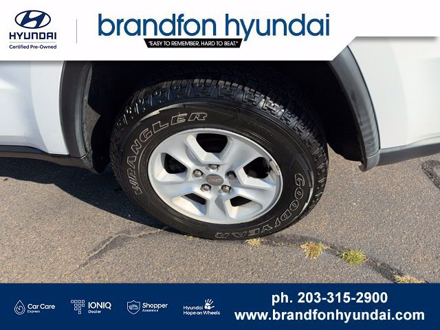 Used 2017 Jeep Grand Cherokee Laredo w/ Quick Order Package 23E AWD/4WD image 31