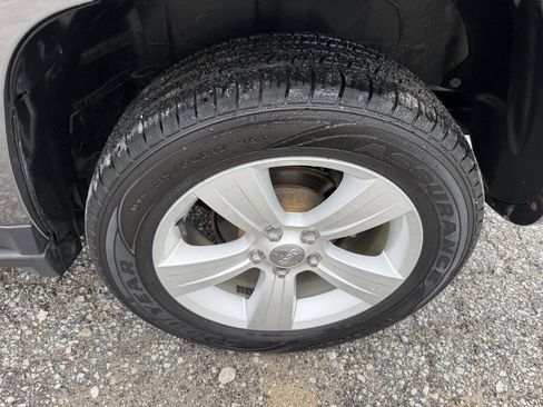 Used 2014 Jeep Compass Latitude AWD/4WD image 9