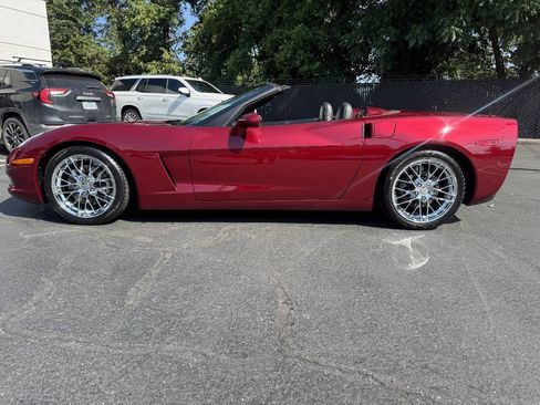 Used 2005 Chevrolet Corvette Convertible w/ Preferred Equipment Group RWD image 2