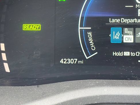 Used 2025 Toyota Camry SE FWD image 34