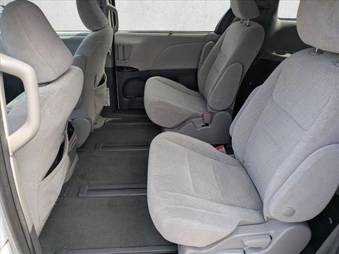 Used 2020 Toyota Sienna LE w/ Protection Package AWD/4WD image 17