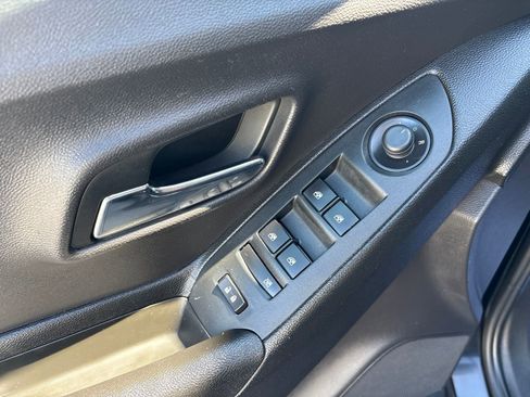 Used 2018 Chevrolet Trax LS FWD image 19