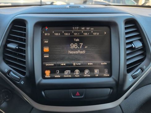 Used 2016 Jeep Cherokee Latitude w/ Cold Weather Group image 25