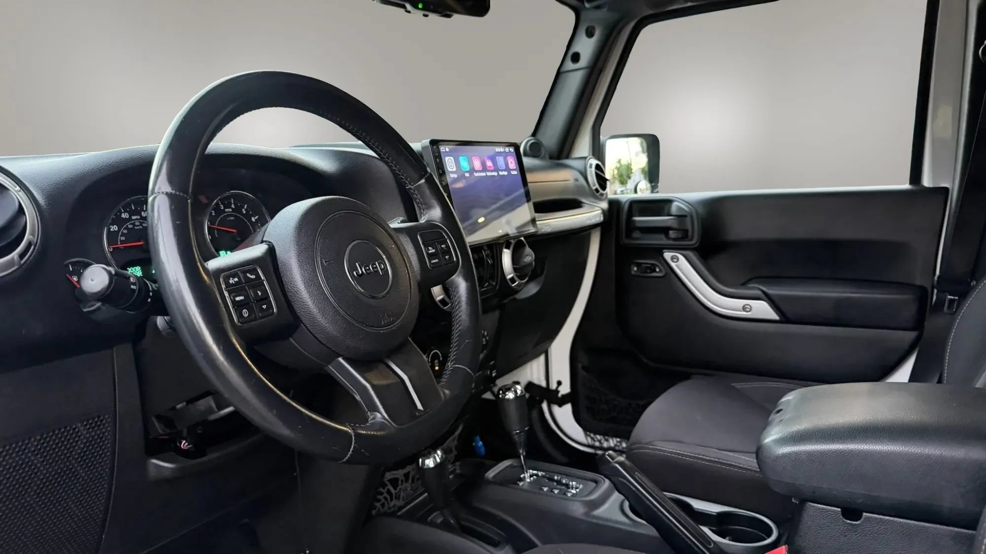 Used 2013 Jeep Wrangler Unlimited Sahara w/ Connectivity Group AWD/4WD image 10