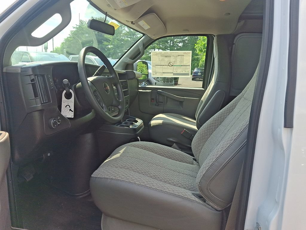 Used 2026 GMC Savana 2500 w/ Driver Convenience Package RWD image 9