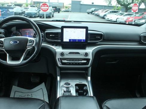 Used 2020 Ford Explorer XLT w/ Equipment Group 202A AWD/4WD image 16
