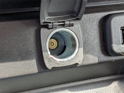 Used 2017 Chevrolet Suburban Premier image 26