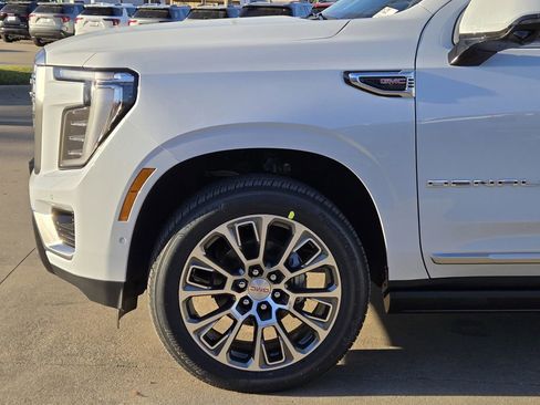 New 2026 GMC Yukon Denali w/ Sun & Power Step Package image 7