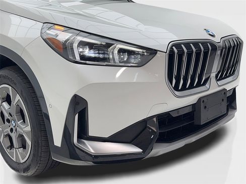 Used 2025 BMW X1 xDrive28i image 3
