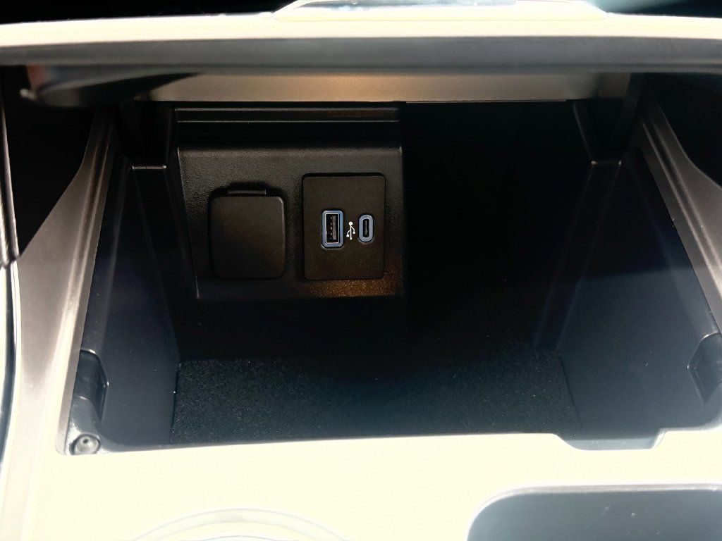 Used 2021 Ford Explorer Limited w/ Hybrid Equipment Group 310A RWD image 28