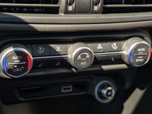 New 2025 Alfa Romeo Giulia w/ Veloce Package Rwd image 24