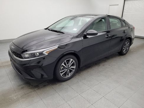 Used 2023 Kia Forte LXS image 2
