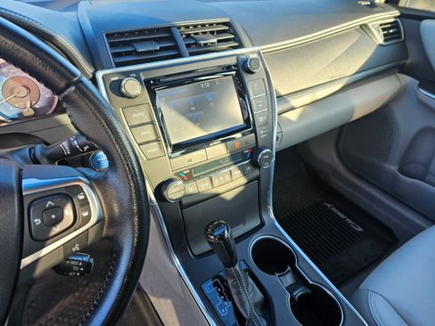 Used 2016 Toyota Camry Hybrid image 30