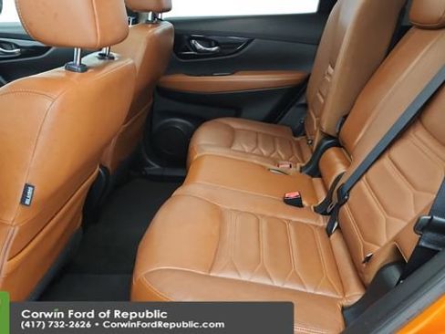 Used 2018 Nissan Rogue SL w/ Premium Package image 24