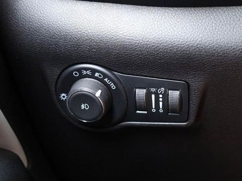 Used 2025 Jeep Compass Limited AWD/4WD image 18
