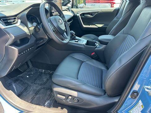 Used 2025 Toyota RAV4 XSE w/ Advanced Technology Package AWD/4WD image 18