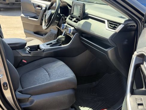 Used 2020 Toyota RAV4 XLE FWD image 15