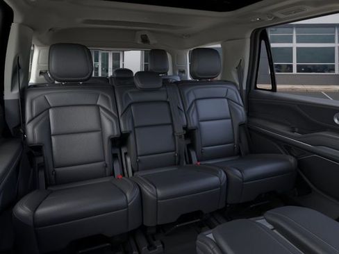 New 2025 Lincoln Navigator Reserve AWD/4WD image 11