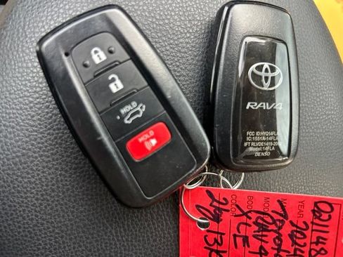 Used 2024 Toyota RAV4 XLE w/ Convenience Package FWD image 27