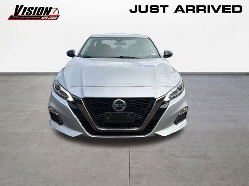 Used 2021 Nissan Altima 2.5 SR w/ SR Premium Package FWD image 2