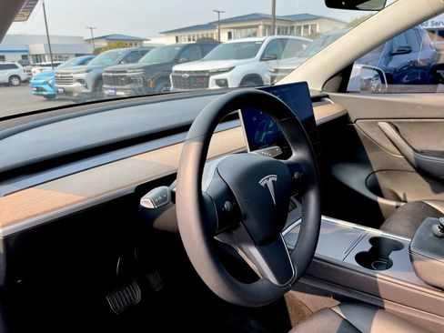 Used 2021 Tesla Model Y Long Range AWD/4WD image 10