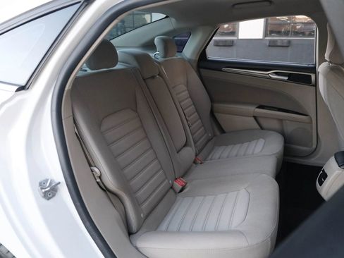 Used 2018 Ford Fusion SE image 30