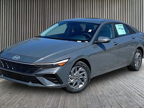 New 2026 Hyundai Elantra Hybrid FWD image 2