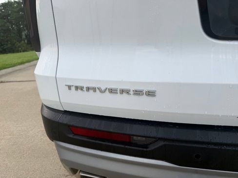 Used 2026 Chevrolet Traverse LT w/ Driver Confidence Package FWD image 5