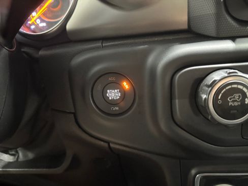 Used 2019 Jeep Wrangler Sport AWD/4WD image 18