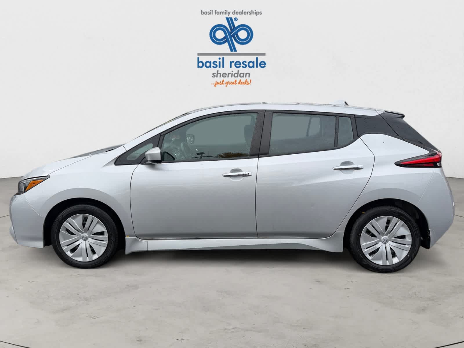 Used 2025 Nissan Leaf S FWD image 3