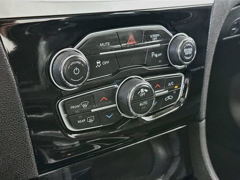 Used 2023 Chrysler 300 Touring L w/ Popular Equipment Group RWD image 18