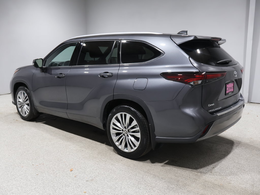 Used 2024 Toyota Highlander Platinum AWD/4WD image 4