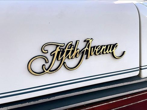 Used 1987 Chrysler Fifth Avenue RWD image 19