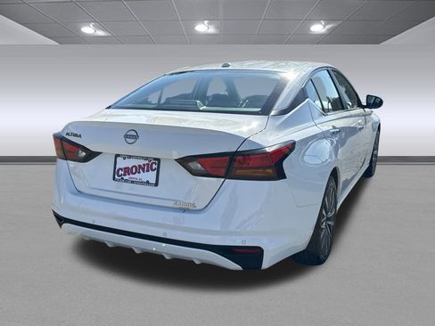 Used 2025 Nissan Altima 2.5 SV image 3
