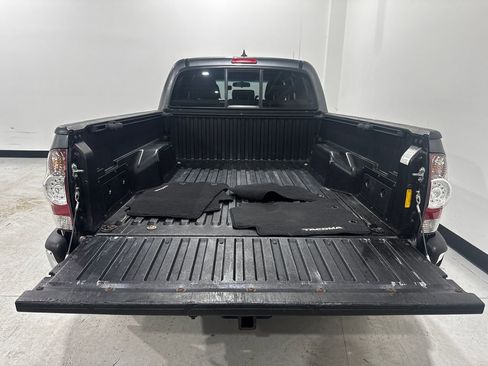 Used 2015 Toyota Tacoma SR5 w/ SR5 Package image 27