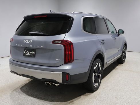 Used 2025 Kia Telluride S image 2