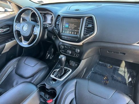 Used 2018 Jeep Cherokee Limited AWD/4WD image 19