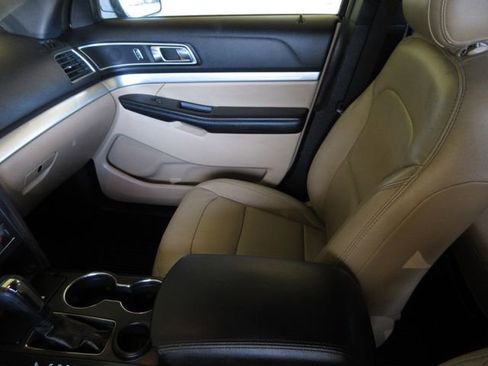 Used 2016 Ford Explorer XLT w/ Equipment Group 202A image 22