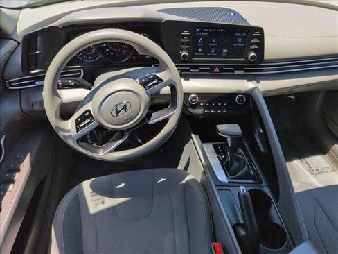 Used 2021 Hyundai Elantra SEL FWD image 19
