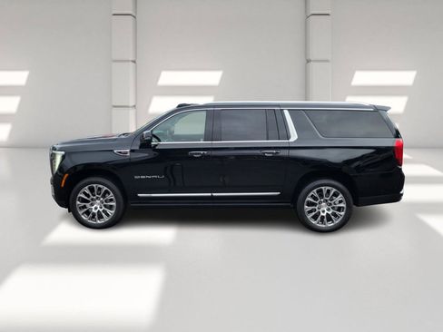 Used 2025 GMC Yukon XL Denali w/ Denali Reserve Package image 3