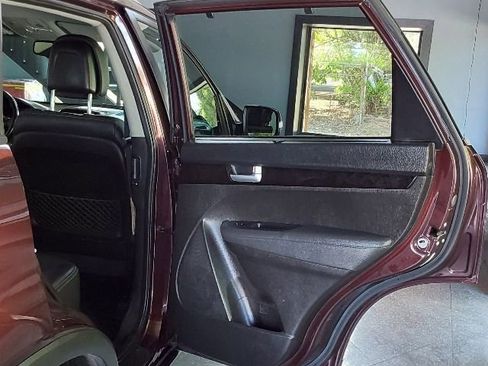 Used 2015 Kia Sorento LX image 15