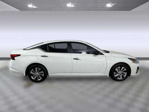 Used 2024 Nissan Altima 2.5 S image 8
