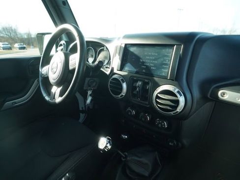 Used 2015 Jeep Wrangler Unlimited Sahara w/ Dual Top Group image 31