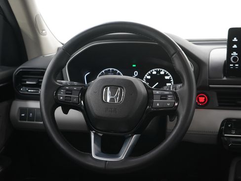 Used 2024 Honda Pilot Touring image 18