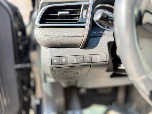 Used 2018 Toyota Camry SE image 24