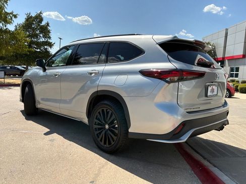 Used 2025 Toyota Highlander XSE AWD/4WD image 8
