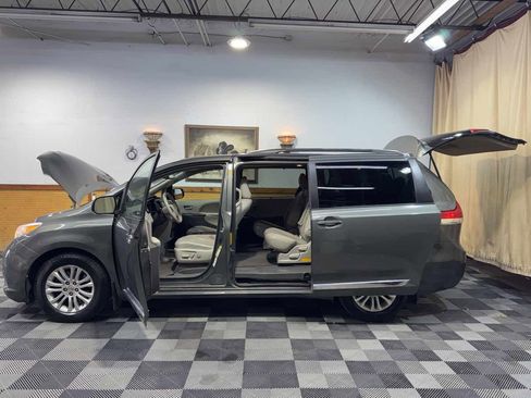 Used 2012 Toyota Sienna XLE w/ XLE Navigation Pkg image 12
